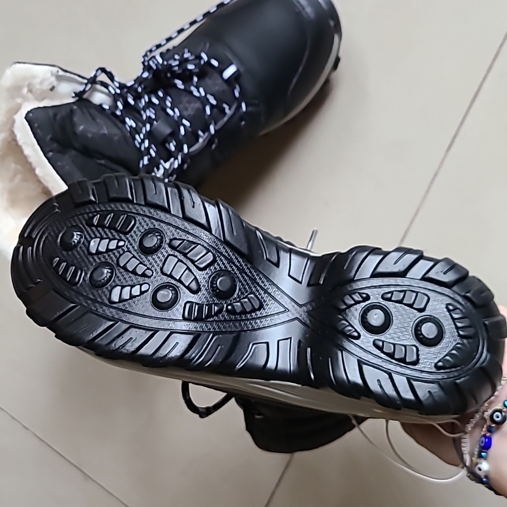 Snowboots - Picture 3 of 5